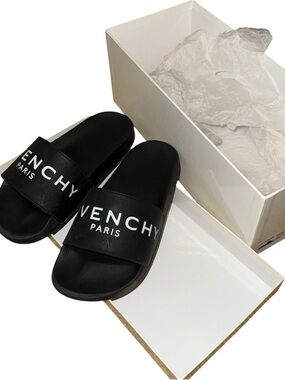 Givenchy Paris Logo Pool Slides - Black - Size 35 - Box & Dust Bag Incl.